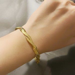 ✨Beautiful 18K Gold Plated Twisted Chain Bracelet